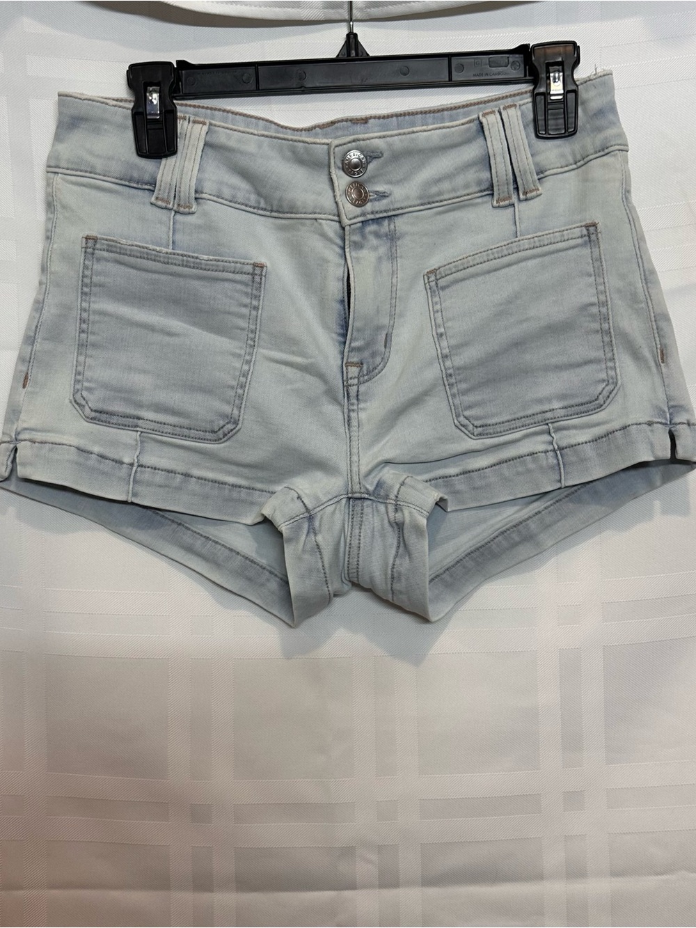 American Eagle Next Level
Stretch Denim Shorts Light Wash
Women's Size 4